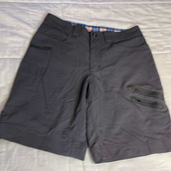Lululemon Men's Bowline Trunks Shorts Grey Pinstriped Size 34 - Picture 1 of 12